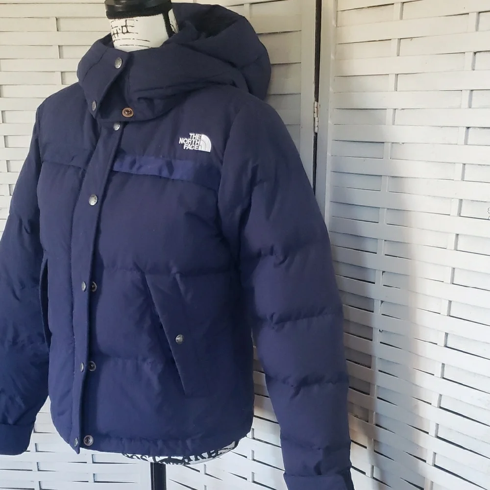The North Face Women's Navy Puffer Jacket - Picture 2 of 8